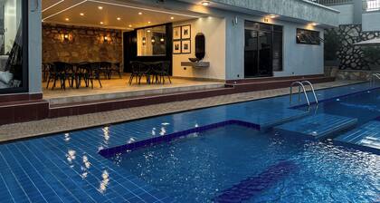 Vee Hotel Apartments