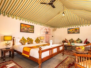 Room -  Desert Cactus Resort Luxury Stayin the Heart of the Desert (Sam)