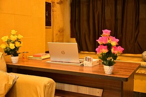 Lobby -  Desert Cactus Resort Luxury Stayin the Heart of the Desert (Sam)