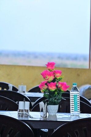 Outdoor dining -  Desert Cactus Resort Luxury Stayin the Heart of the Desert (Sam)