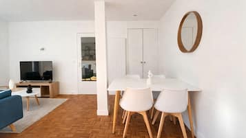 Apartment | Dining