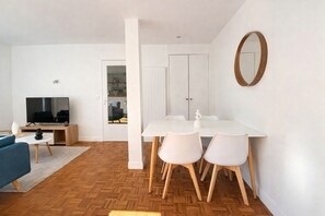 Apartment | Dining