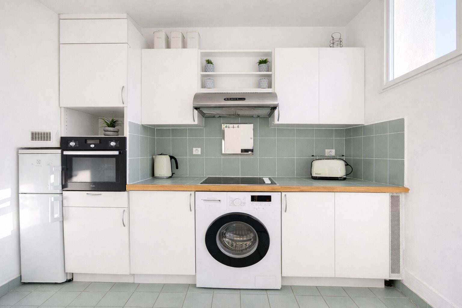 Apartment | Private kitchen | Fridge, microwave, oven, stovetop