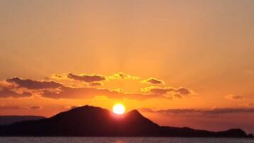 Basic Quadruple Room, Beach View | Lain-lain