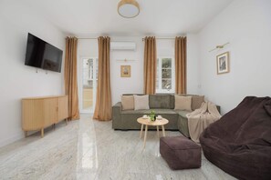 Living area - Brzozowa 39 Warsaw | Air-Conditioned Apartment | Terrace | Old Town (Warszawa)