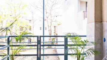 Deluxe Apartment | Balcony