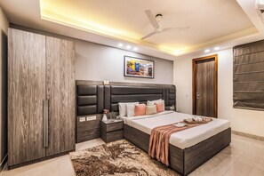 Classic-Apartment | Hochwertige Bettwaren, Schreibtisch, laptopgeeigneter Arbeitsplatz