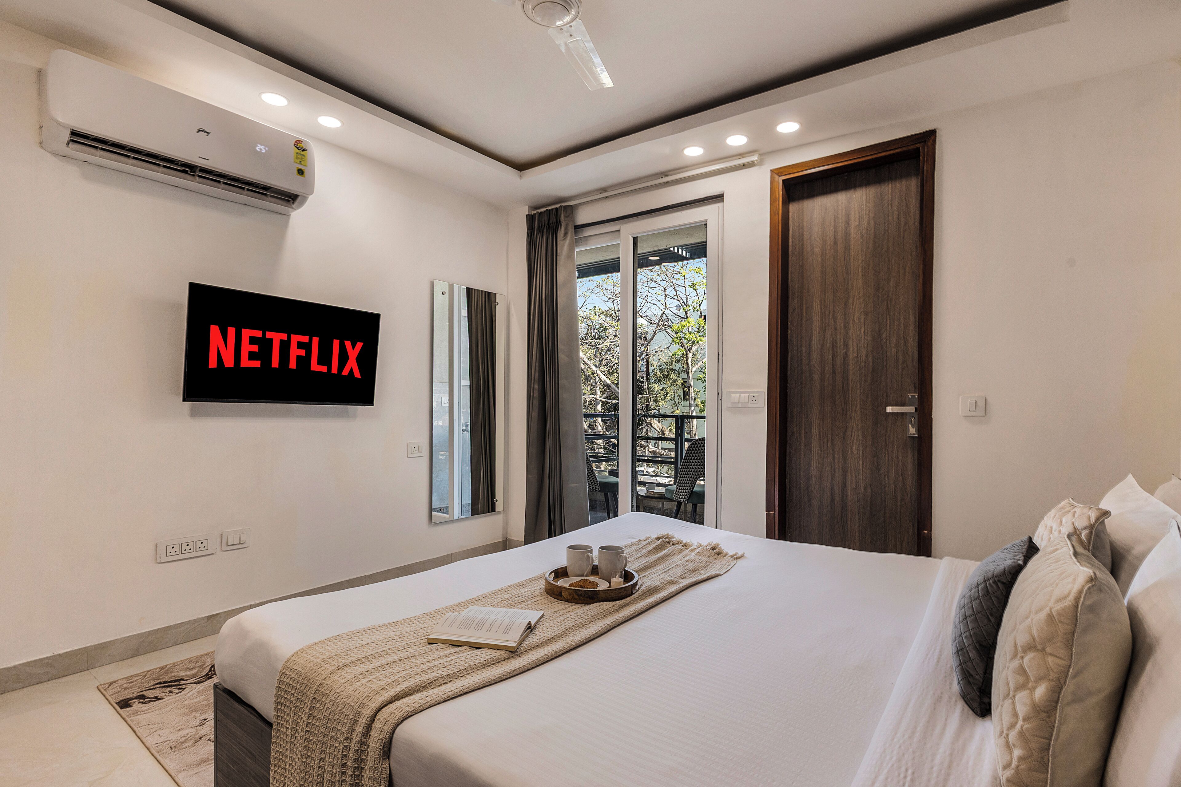 Apartament Deluxe | Roba de llit d'alta qualitat i escriptori 