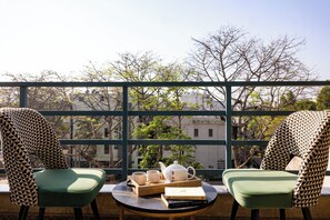 Balcony - Alaya Stays Liv Regalia Apartments (Gurugram)