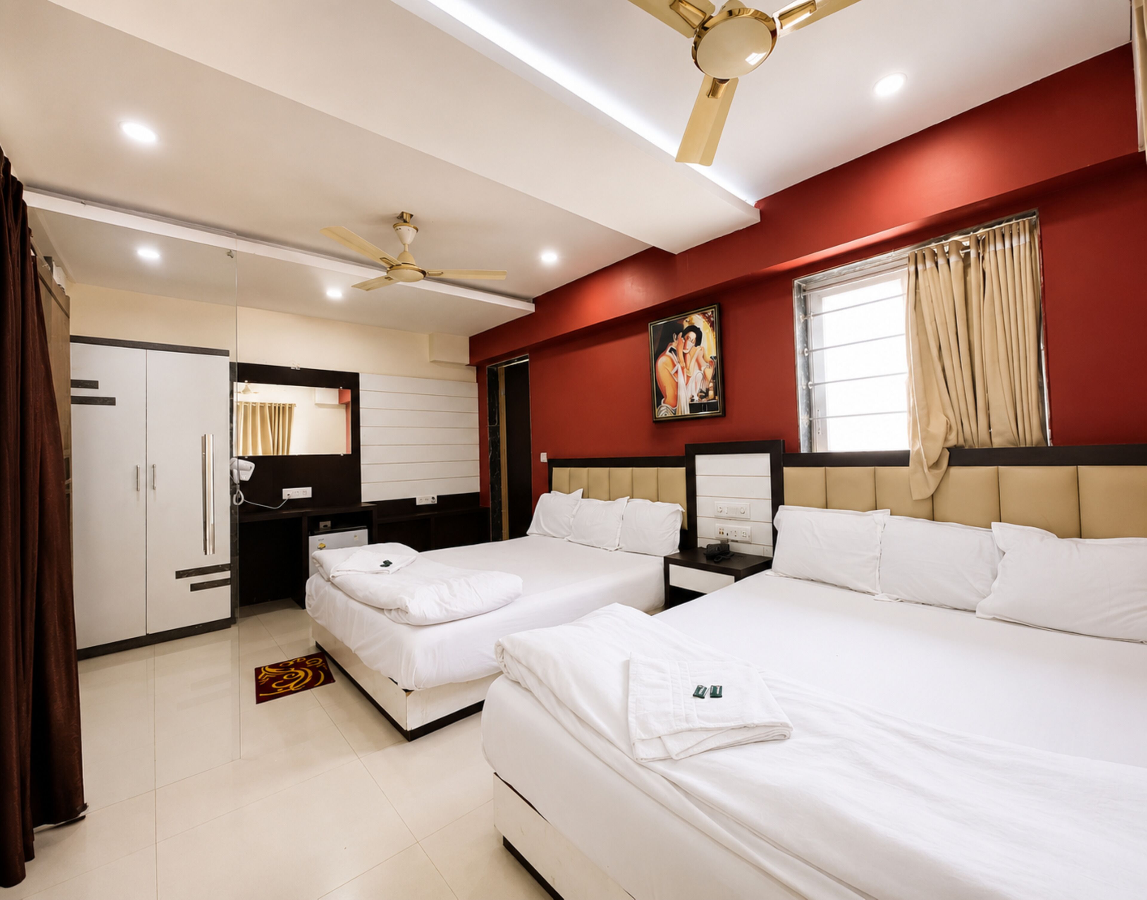 Deluxe Quadruple Room, Balcony | Soundproofing, free WiFi, bed sheets