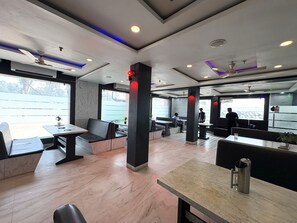 Dining - Beach Side Hotels Big boss (Digha)