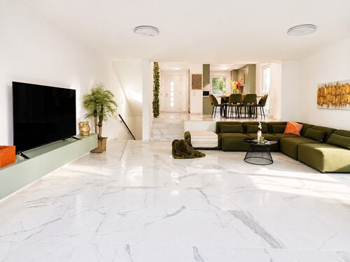 Quiet Luxury 4BR With1LR Garden Villa