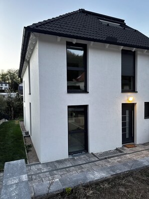 Exterior - Quiet Luxury 4BR With1LR Garden Villa (Mödling)