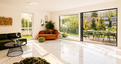 Quiet Luxury 4BR With1LR Garden Villa