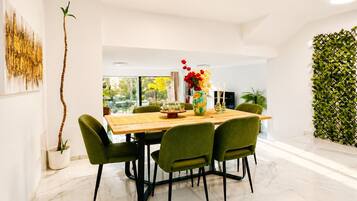 Luxury Villa | Dining room