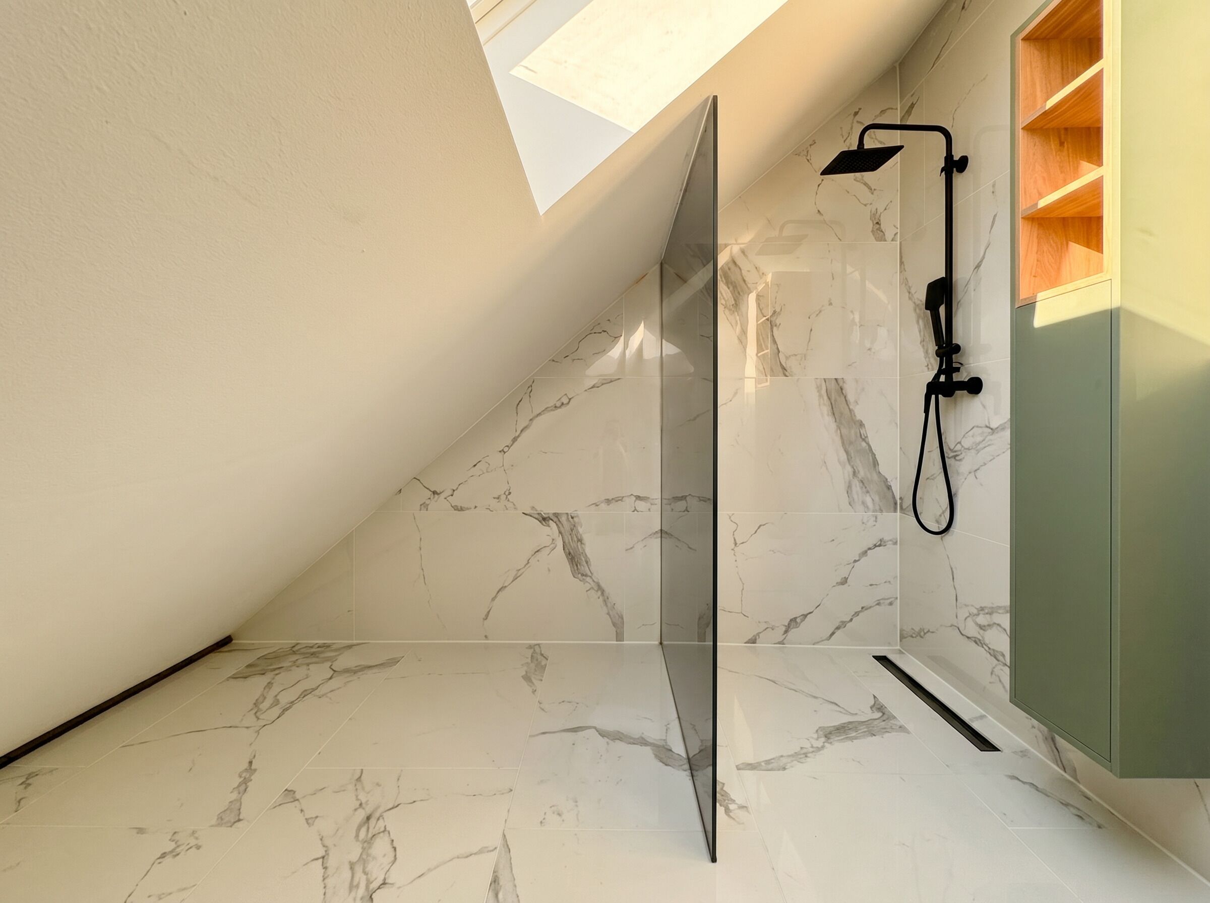 Luxury-Villa | Badezimmer | Badewanne und Dusche (separat), kostenlose Toilettenartikel