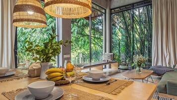 Apartment, 2 Bedrooms, Kitchen, Garden View | In-room dining