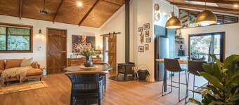 Rhulani Lodge ~ sauna, spa, pizza oven, fireplace