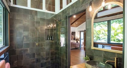 Rhulani Lodge ~ sauna, spa, pizza oven, fireplace