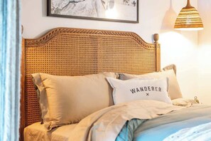 1 bedroom, WiFi, bed sheets - Rhulani Lodge ~ sauna, spa, pizza oven, fireplace (Eudlo)