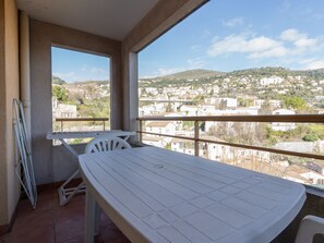 Outdoor dining - Charming flat for 4 people, near the harbour (Grasse)