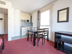 Dining - Charming flat for 4 people, near the harbour (Grasse)