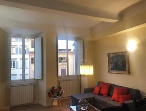 Smart TV - Amor Fati - Appartement lumineux au cœur de Sant'Ambrogio (Firenze)