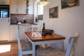 Fridge, oven, stovetop, dishwasher - Meeresleuchten - Sea lights on Sylt: relaxation, proximity to the beach & space for 4 (Wenningstedt-Braderup (Sylt))