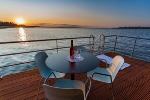 屋外ダイニングエリア