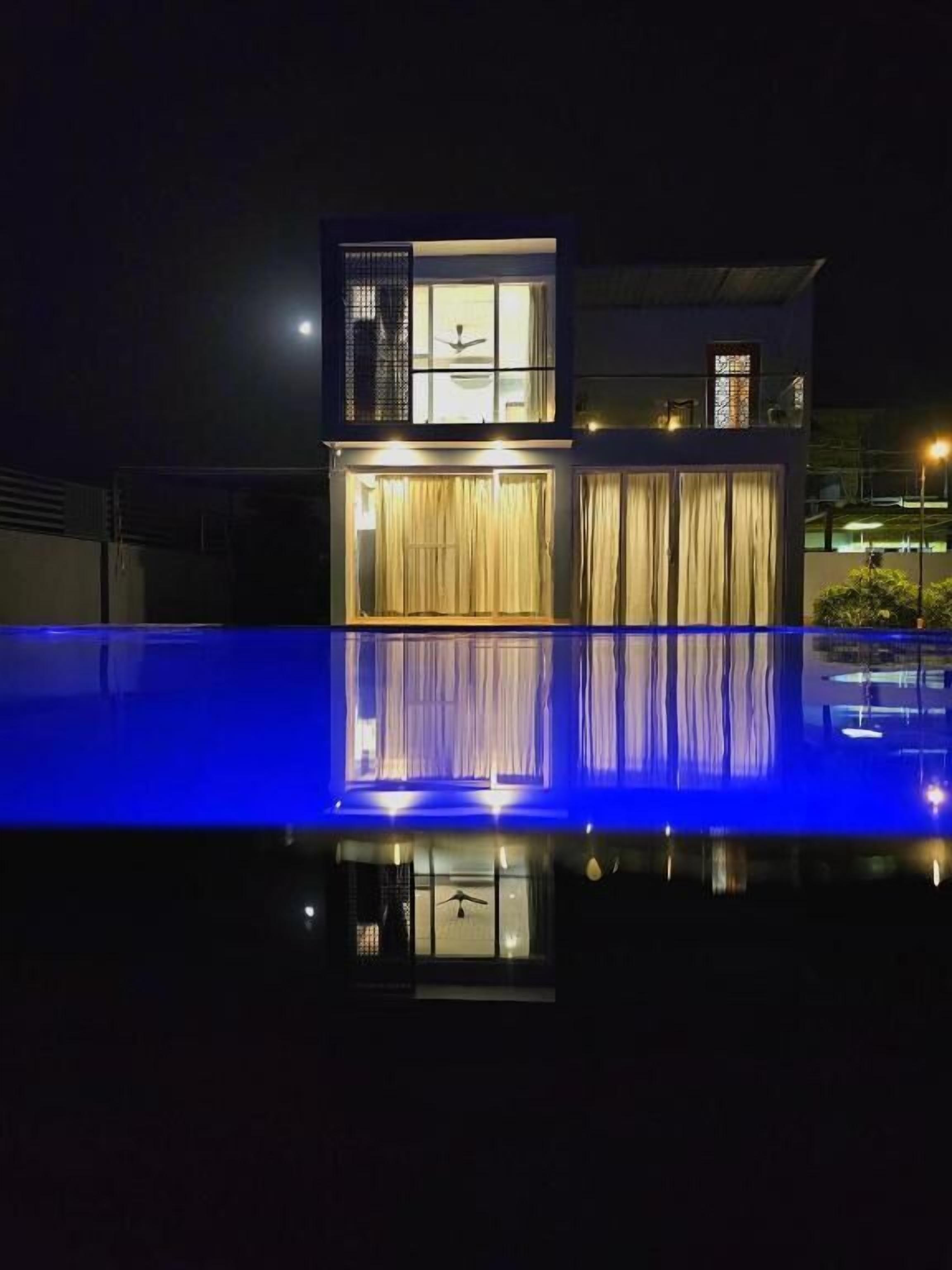 Deluxe-huvila, parveke, näköala puutarhaan | Uima-allas