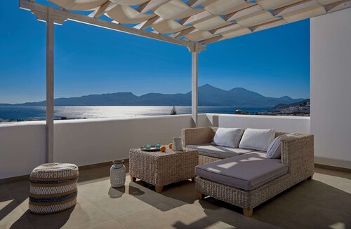 Ostraco Houses - Votsalo Beachfront Retreat