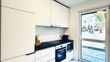 Vila Mewah | Dapur pribadi | Lemari es, microwave, oven, dan kompor