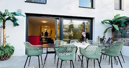 Quiet Luxury 5BR Villa With Garden