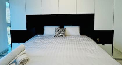 Quiet Luxury 5BR Villa With Garden