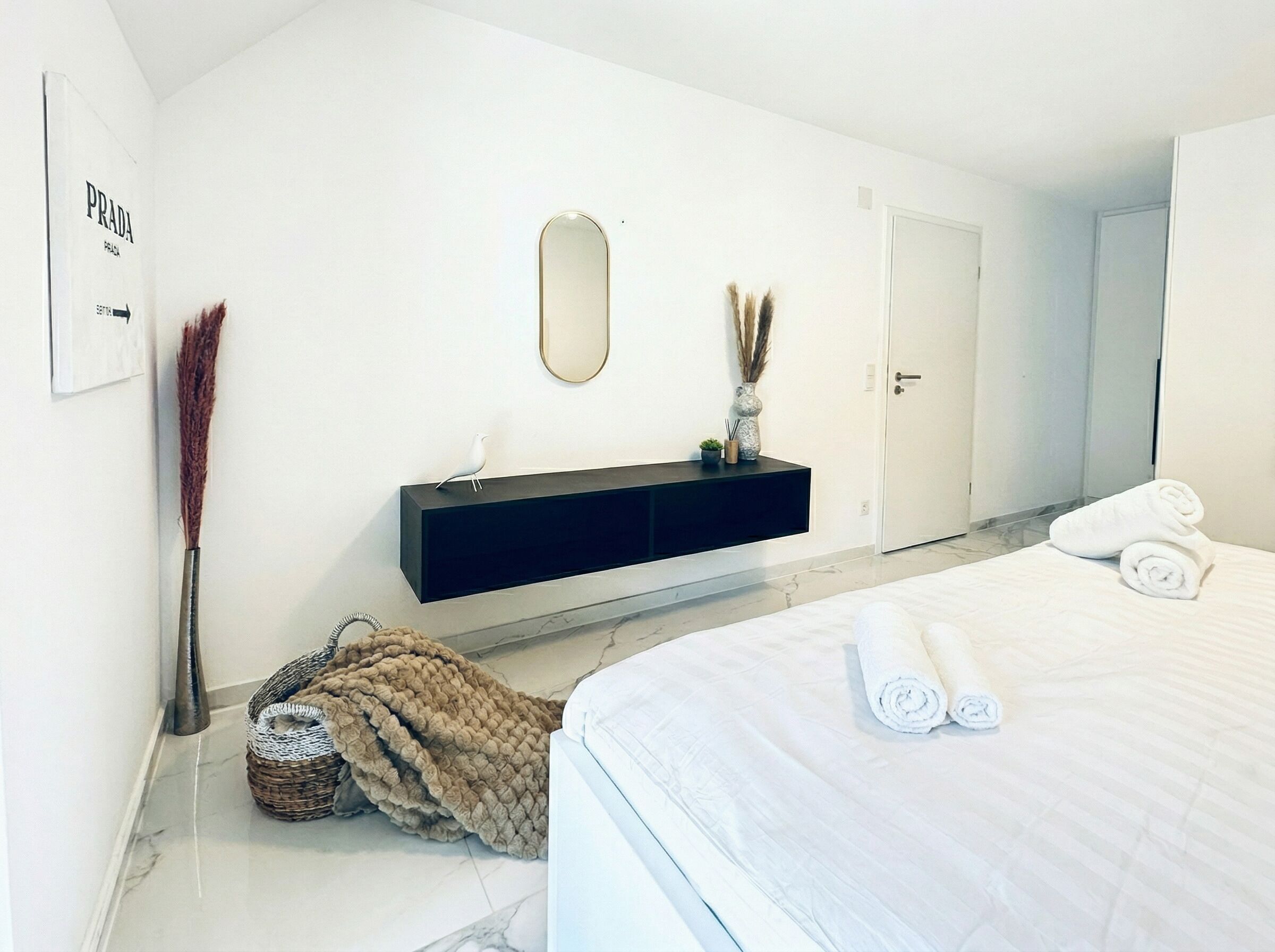 Luxury Villa | Laptop workspace, iron/ironing board, free WiFi, bed sheets