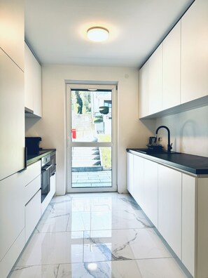Luxury Villa | Private kitchen - Quiet Luxury 5BR Villa With Garden (Breitenfurth bei Wien)