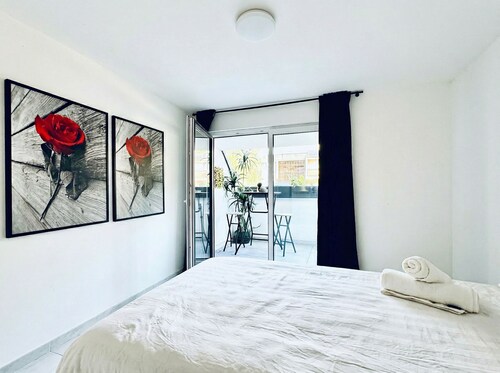 Quiet Luxury 5BR Villa With Garden