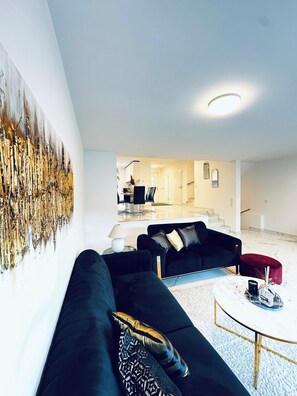 Luxury Villa | Living area - Quiet Luxury 5BR Villa With Garden (Breitenfurth bei Wien)