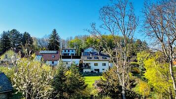 Luxe villa | Uitzicht op de tuin