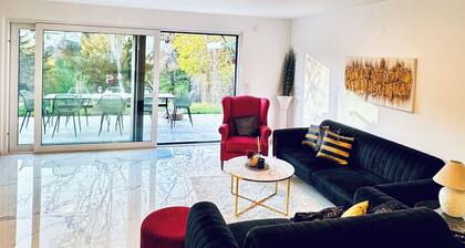 Quiet Luxury 5BR Villa With Garden