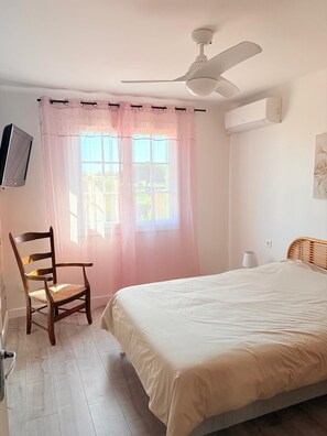 3 Schlafzimmer, Bügeleisen/Bügelbrett