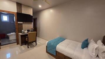 Standard Single Room | Desk, laptop workspace, free WiFi