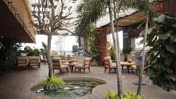 Tempat makan outdoor