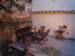 Outdoor dining - Vrbo Property (Firenze)