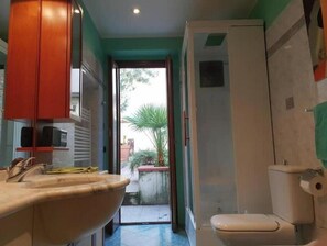 Bathroom - Vrbo Property (Firenze)
