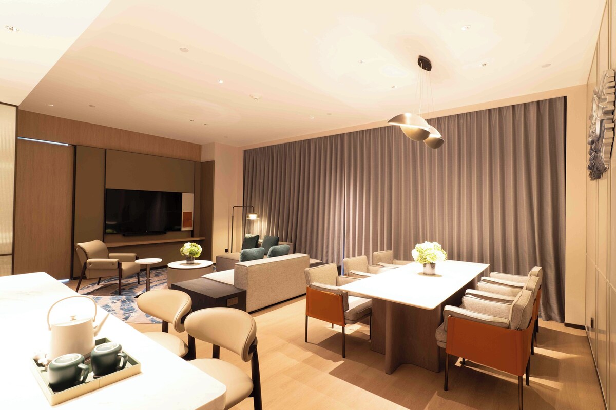 Suite, 1 kamar tidur, pemandangan danau (Dining Area)