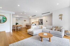 TV - The Sea Breeze Retreat (Palm Beach)