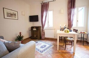 TV - Ellen a welcoming refuge in the heart of Florence, near Santa Maria Novella (Firenze)