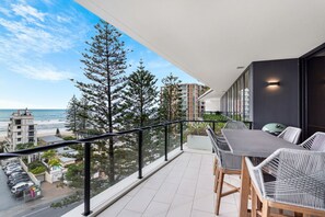 Outdoor dining - Magnoli Bayview Escape (Palm Beach)