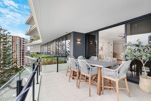 Outdoor dining - Magnoli Bayview Escape (Palm Beach)